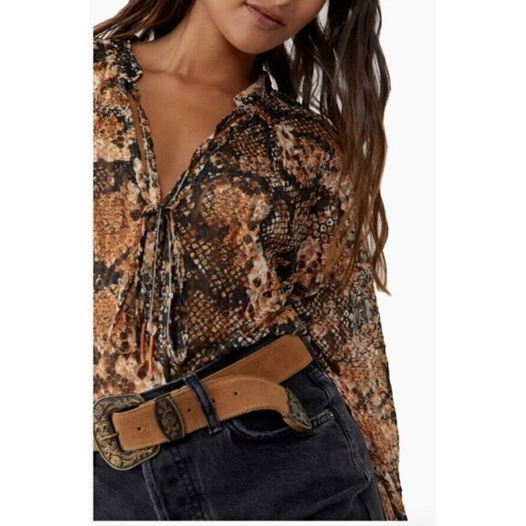 Free People Women’s Sz XS Out For The Night Snake Combo Print Boho Top Shirt New - Picture 3 of 13